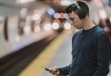 Mobilní bankovnictví zažívá boom. O PSD2 většina zatím ani neslyšela