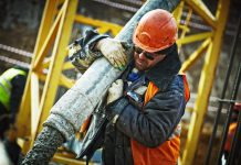 Průměrná hrubá mzda v kvartálním srovnání klesla o 335 Kč