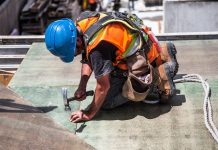 Stavebnictví čeká v příštím roce bezmála poloviční pokles stavebnictví