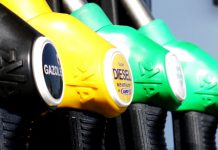 Nejlevnější benzín tankují v unii v Rumunsku, nejdražší pak v Nizozemsku