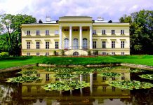 Nový zámek v Kostelci nad Orlicí čeká Revoluce práce Nový zámek v Kostelci nad Orlicí