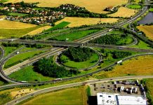 Liniový zákon míří do Sněmovny. Cílí na rychlejší výstavbu Liniový zákon