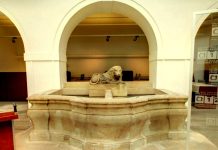 Politici si polepší. Platy jim příští rok stoupnou o desetinu Politici