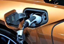 V EU tlačí trh s alternativními pohony stát i firmy. V Česku nikdo s alternativními pohony