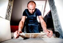 Firmy nejvíce poptávají cizince se základním vzděláním cizince