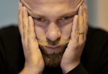 Zadlužení domácností roste a lidé i ztrácejí optimismus zadlužení