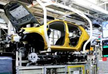 Škoda a další automobilky zastavují výrobu. Nemají lidi ani odbyt automobilky