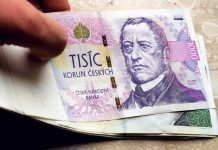 Vláda projedná návrh na plošný odklad splátek u úvěrů splatek