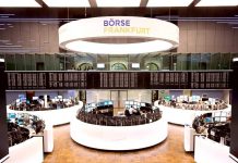 Politici rozdají další biliony. Akciové indexy v EU i USA posílily akciove_indexy