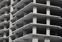 Hypoteční trh klesá. Neví se, co bude s daní z nabytí nemovitosti hypotecni