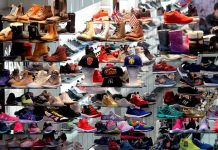 Omezte kontakt se zbožím na minimum, vybízejí obchody klienty obchody