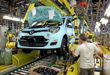Odbyt i výroba aut vázne. Renault oznámil propouštění aut