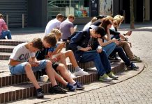 Mazák: Děti v Česku místo do škol chodí do obchodních center obchodnich_center