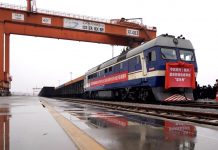 Poslední roušky a respirátory z Číny dorazí do Česka vlakem rousky_a_respiratory