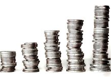 Odklad splátek využilo 345 tisíc dlužníků. Vklady u bank vzrostly dluznici