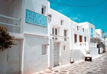 Dovolenou v Řecku definují přísná proticovidová opatření v_Recku