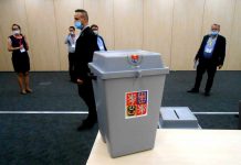 Přesvědčivější Vladimír Dlouhý obhájil místo prezidenta HK ČR Dlouhy