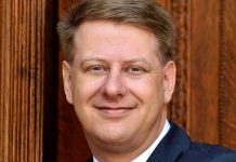 PODCAST: Lidé se bojí utrácet, poptávka se nevrací Lide_Tomas_Prouza