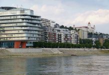 Slováci si odhlasovali schodek v přepočtu ve výši 318 mld. Kč schodek