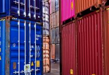 Nízké dovozy vylepšily červnovou obchodní bilanci dovozy