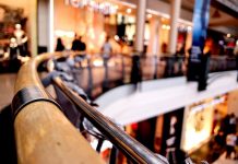 Mnozí maloobchodníci omezují prodejní plochy maloobchodnici