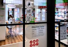 V e-shopu Dr.Max jsou nejžádanější roušky a respirátory e-shopu_Dr.Max