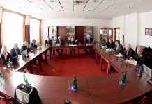 Rektoři upozornili na propad příjmů vysokých škol rektori