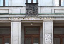 Příjmy z daní se v Česku prozatím propadly o osm procent z_dani