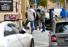 Pondělní rozvolnění opatření nastane v celé zemi, nebo nikde rozvolnovani