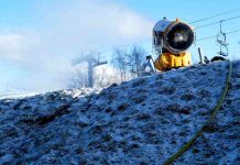 Včera skiareály praskaly ve švech, dnes znovu zejí prázdnotou skiarealy
