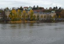 Obchodníci a služby musejí počkat do čtvrtka, nařídila vláda obchodnici