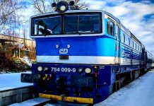 ČD sníží smluvní mzdy ředitelům a vedoucím. Některé propustí CD