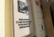 Poslanci schválili pandemický zákon a odmítli nouzový stav pandemicky_zakon