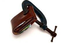 Důvěra spotřebitelů v ekonomiku klesla, u podnikatelů vzrostla ekonomiku