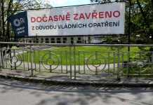 Dnes v Česku znovu otevírají obchody, galerie a další služby galerie