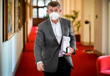 Vláda se rozhoduje dle anket na Facebooku, tvrdí obchodníci obchodnici