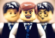 Poslanci prodloužili lhůtu doložení odbornosti realitních makléřů  realitnich_makleru