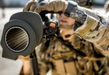 Meopta dál dodává zaměřovače Saabu. Hraje i o tendr AČR Meopta