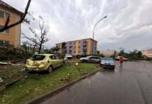 Tornádem zasaženým obcím pomáhají firmy i jednotlivci obcim