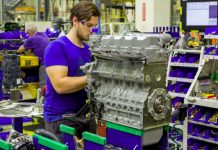 Průmyslová produkce v únoru klesla. Stavebnictví rekordně produkce_v_unoru