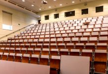 Vysokoškolský systém dlouhodobě upadá. ČR ztrácí budoucnost vysokoskolsky