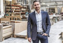 Práce je dost, ale ne lidí a materiálu, říká ředitel firmy Solodoor Solodoor