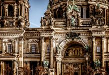 Ekonomika SRN roste. Při vstupu se dokládá bezinfekčnost SRN