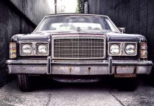 Nedostatek nových aut žene ceny starých aut rychle vzhůru aut