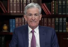 Nynější růst inflace je přechodný, říká šéf FED Jerome H. Powell