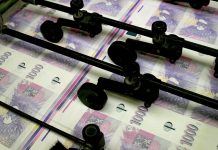 Přidáno příští rok dostanou i resorty školství, obrany a zahraničí resort