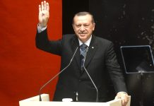 Erdogan hraje o znovuzvolení i obnovu turecké ekonomiky Erdogan