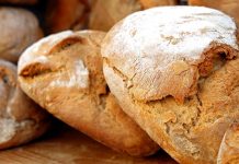 Minimální mzda stoupne i příští rok. Zdraží tím služby a zboží mzda