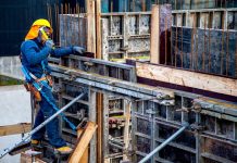 Nezaměstnanost klesla na 3,3 %. Ubylo volných pracovních míst pracovních