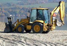 Stavebnictví v září vzrostlo. Propadl průmysl i obchodní bilance obchodni